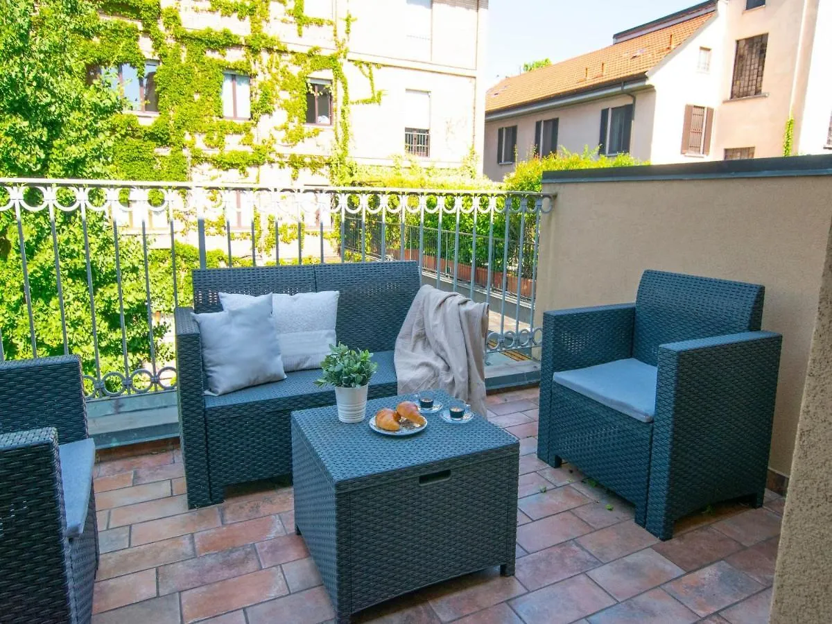 The Best Rent - Attic With Terrace In Milan Downtown Apartman