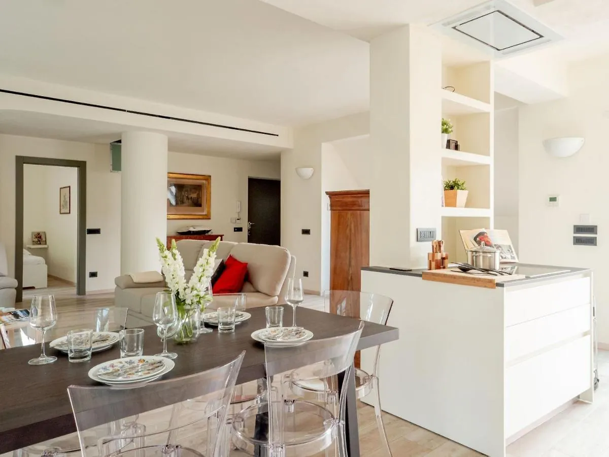 Apartamento The Best Rent - Attic With Terrace In Milan Downtown Italia