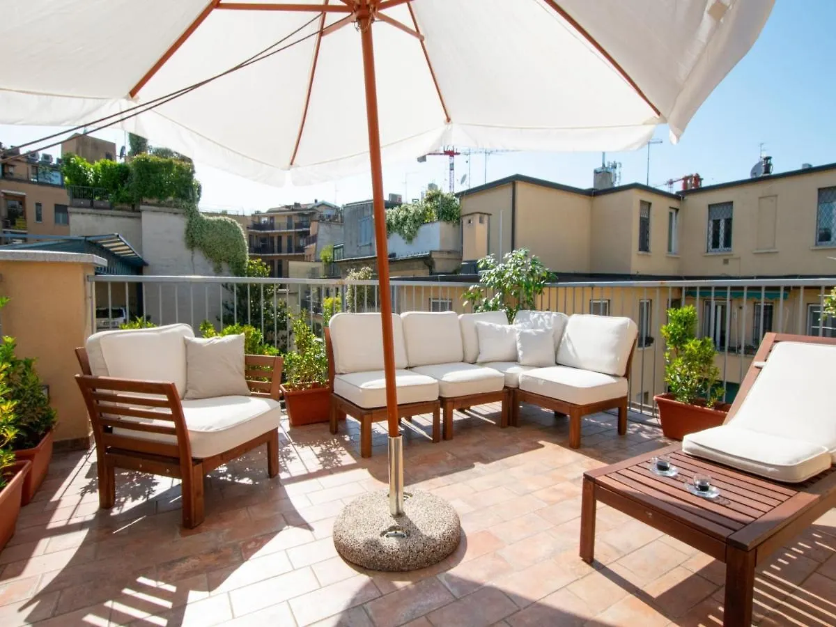 Apartamento The Best Rent - Attic With Terrace In Milan Downtown 0*,  Italia